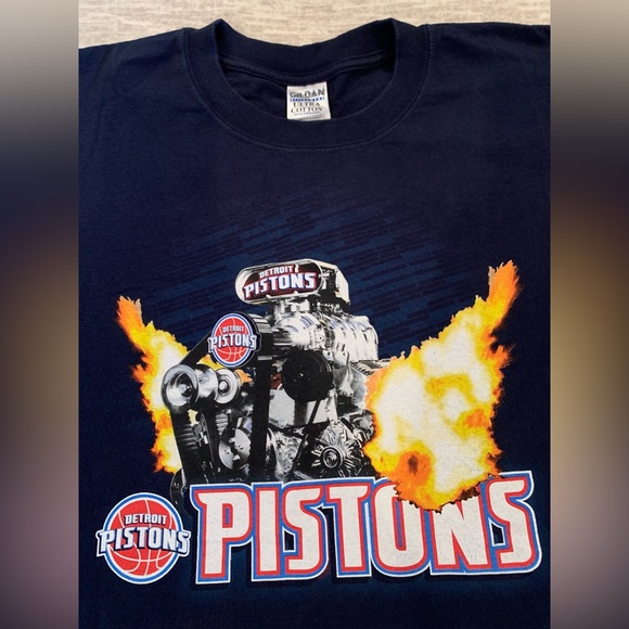 Detroit Pistons NBA Basketball Men’s Tee Size XL, Engine Graphic With Flames - Picture 1 of 2